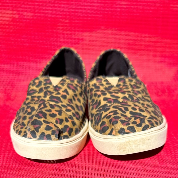 Tom’s Size 8 1/2 Animal Print Classic Slip On worn once - Picture 5 of 5